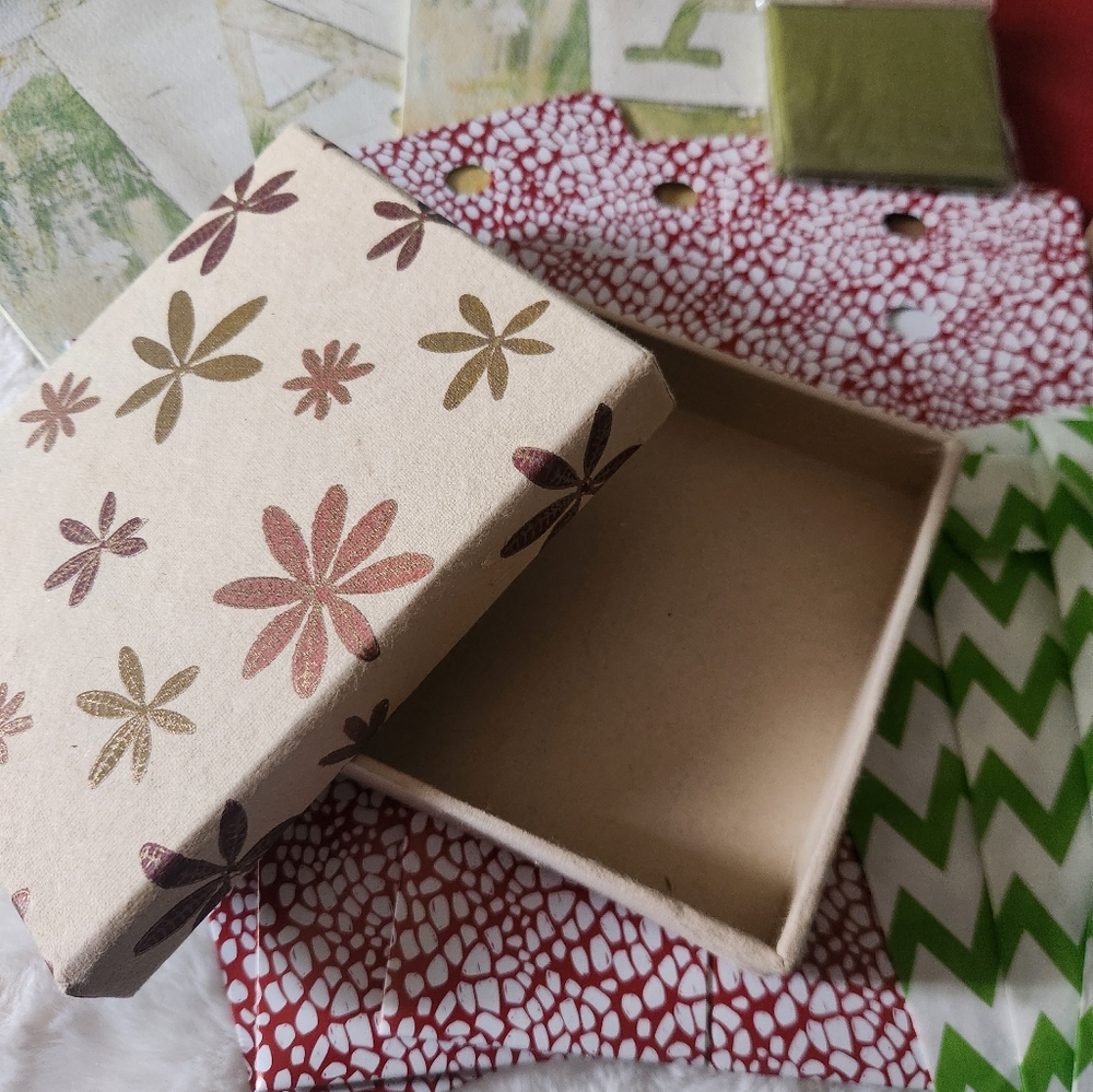 Assorted Gift Bags Set - Picture 3 of 7
